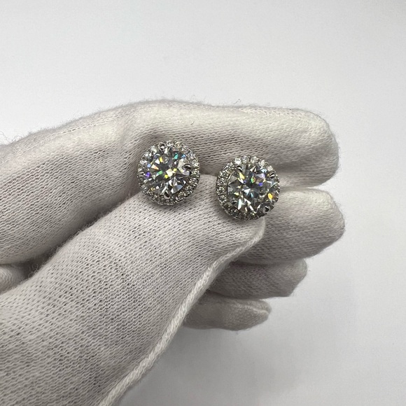 Elegant 925 Sterling Silver 4.00CT MOISSANITE screw back Stud Earrings - Picture 11 of 14